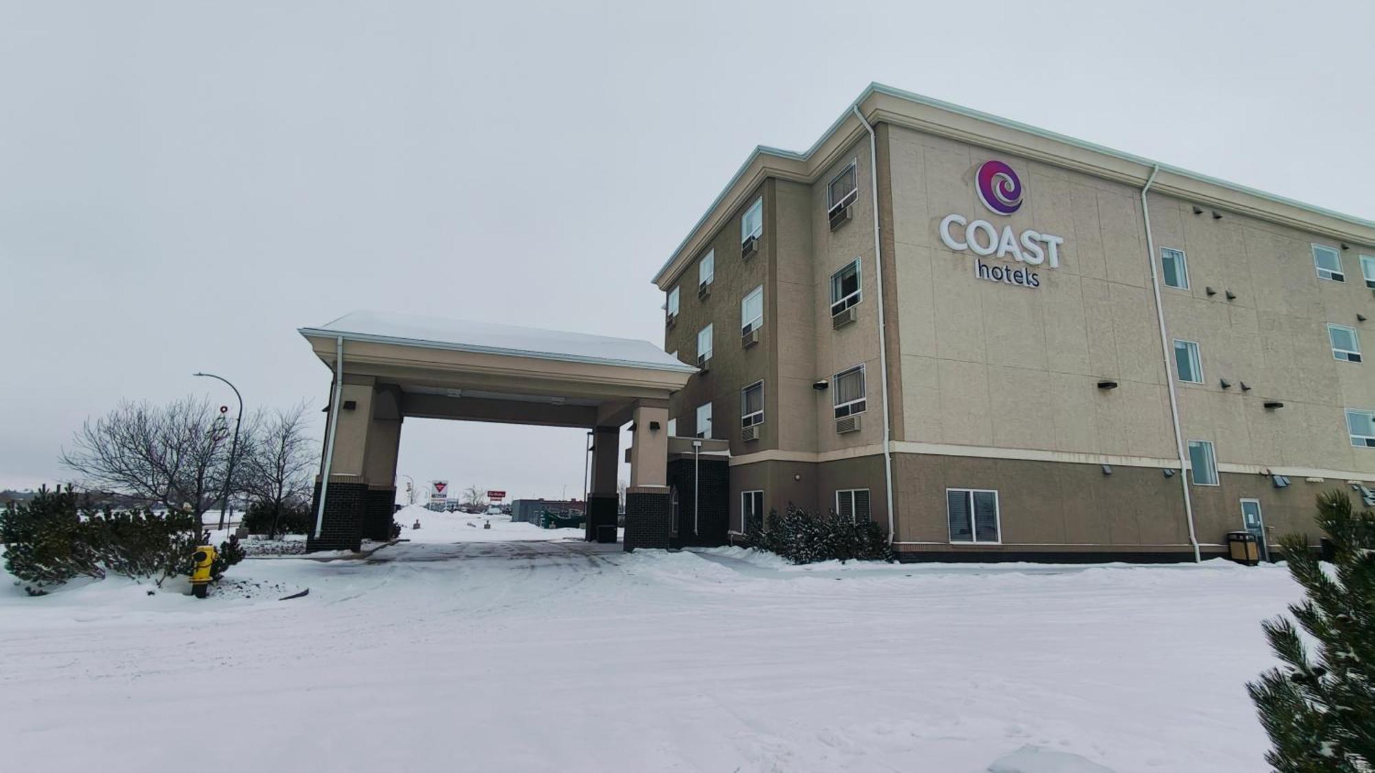 Coast Weyburn Hotel Exterior foto