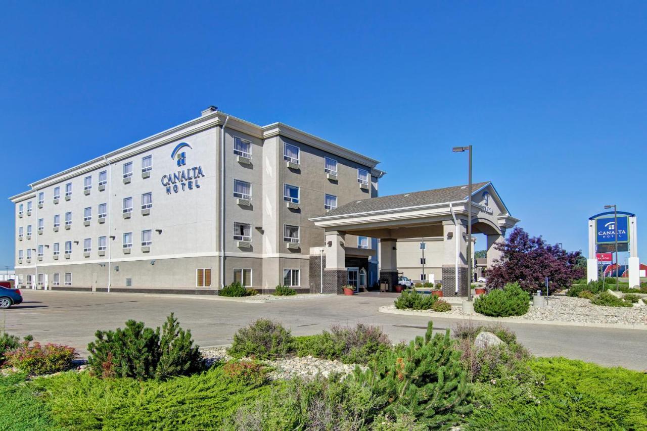 Coast Weyburn Hotel Exterior foto